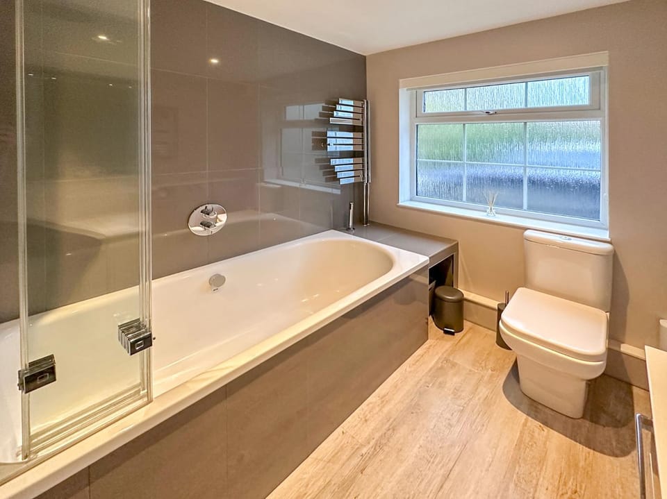 Toilet, Bathroom, Bath, towels
