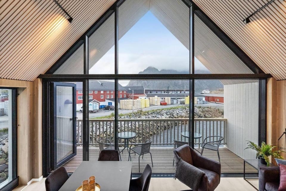 View (from property/room), Balcony/Terrace, Living room, Seating area, Dining area