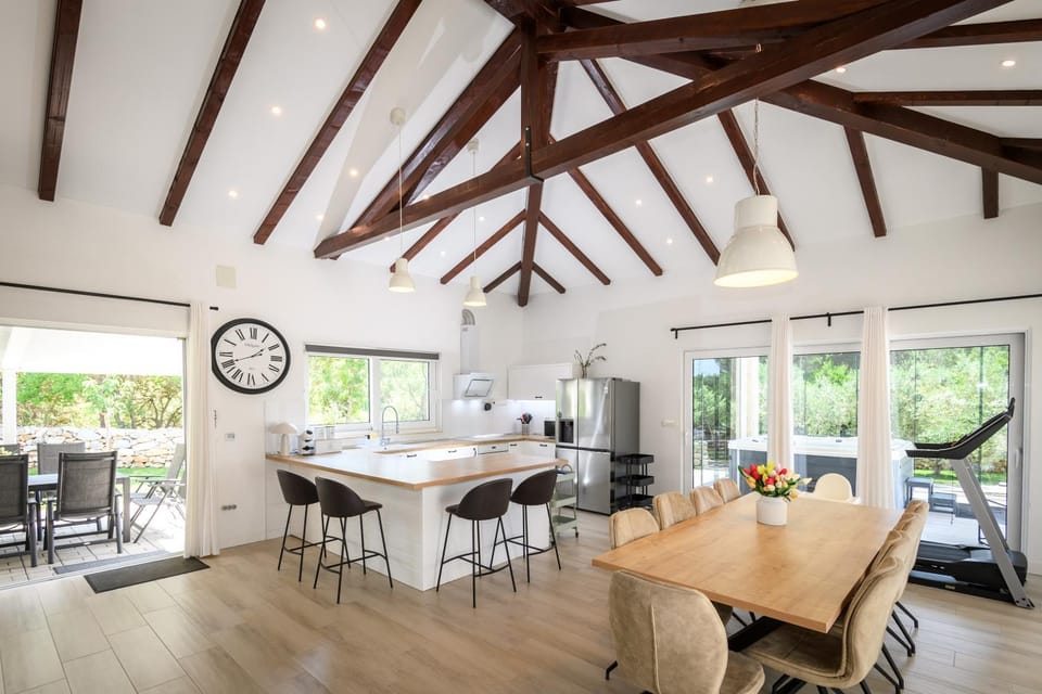 Luxury villa near Šibenik with heated pool, jacuzzi & sauna Villa in Šibenik-Knin County, Croatia