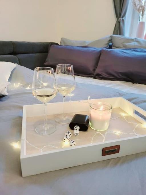 Living room, Food and drinks, Bedroom