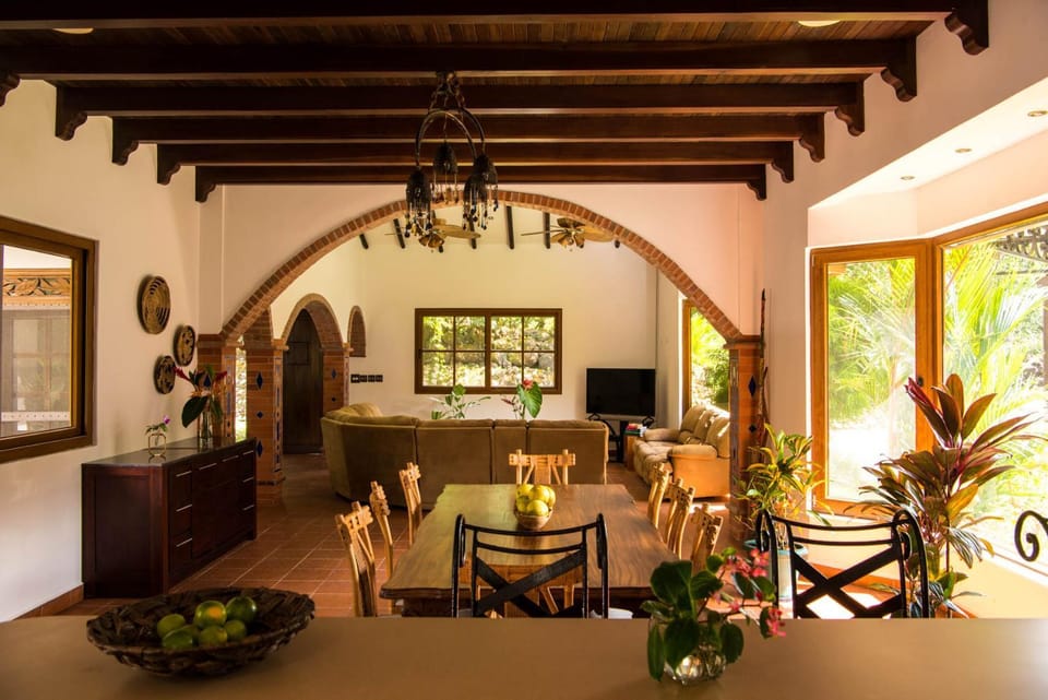 TV and multimedia, Living room, Dining area