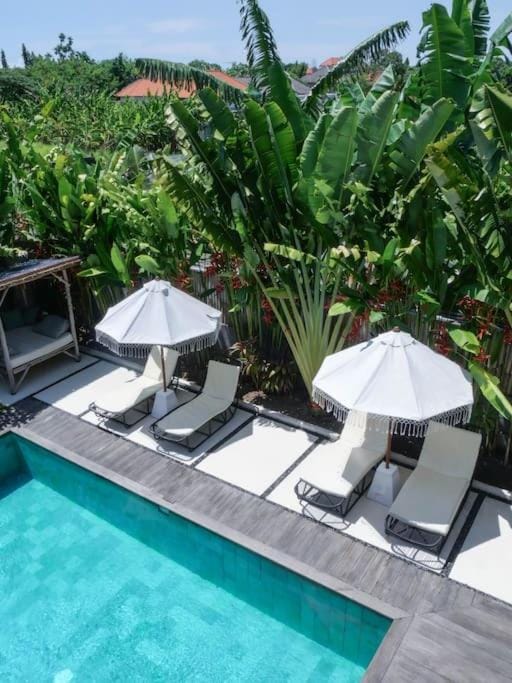 Barefoot- 5BR villa in central Canggu Villa in North Kuta