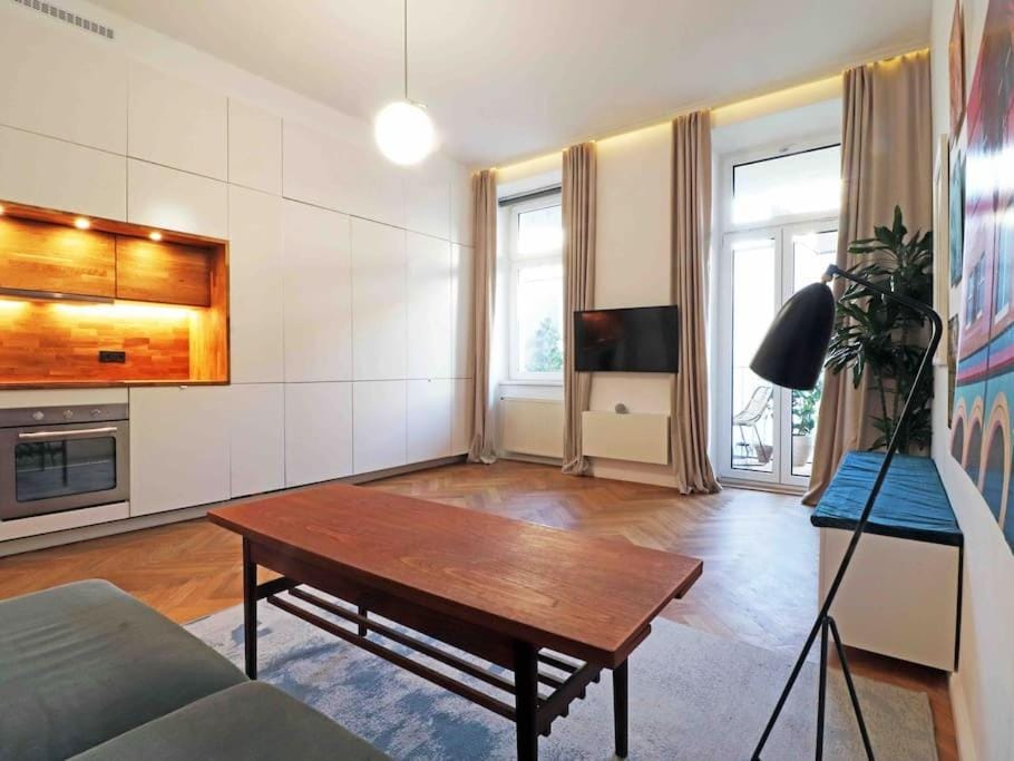 TV and multimedia, Kitchen or kitchenette, Living room, Seating area, pet friendly, stove