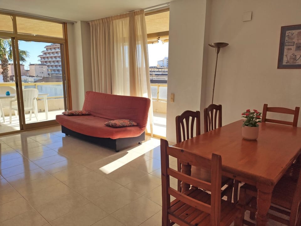 Spring, Bed, Activities, Winter, Summer, Garden, Balcony/Terrace, Living room, Dining area, Beach, Hiking, Animals, Animals, Animals, Autumn, Pets, Pets, Pets, Swimming pool, Sports, Entertainment, children, children, children, young children, young children, young children, older children, older children, older children, group of guests, group of guests, group of guests, Family, Family, Family, Parking, microwave, oven, pet friendly, pet friendly, washing machine, elevator