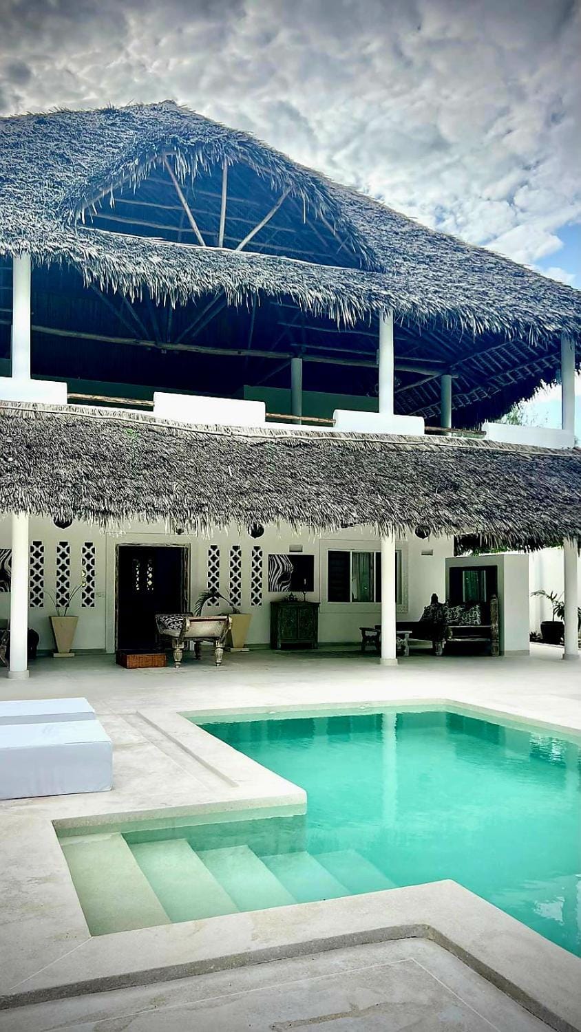 Day, Swimming pool