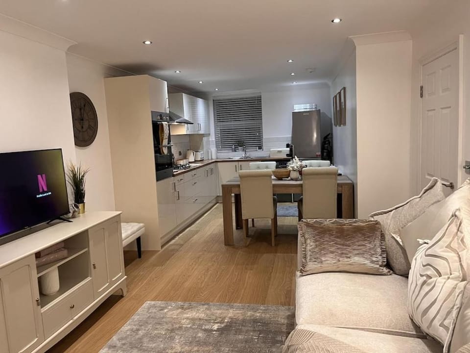 Kitchen or kitchenette, Living room, Seating area