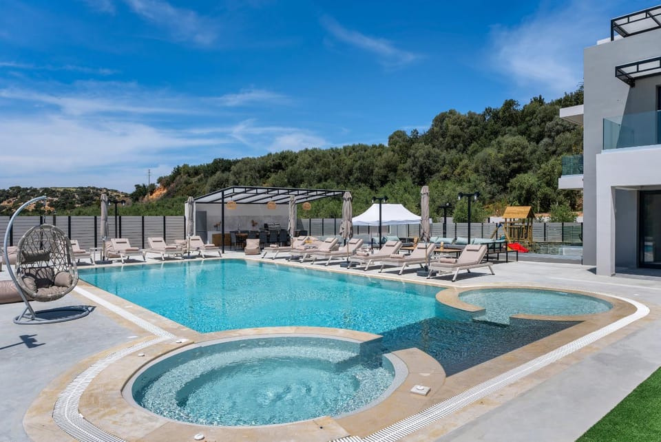 Day, Natural landscape, Pool view, Swimming pool, sunbed