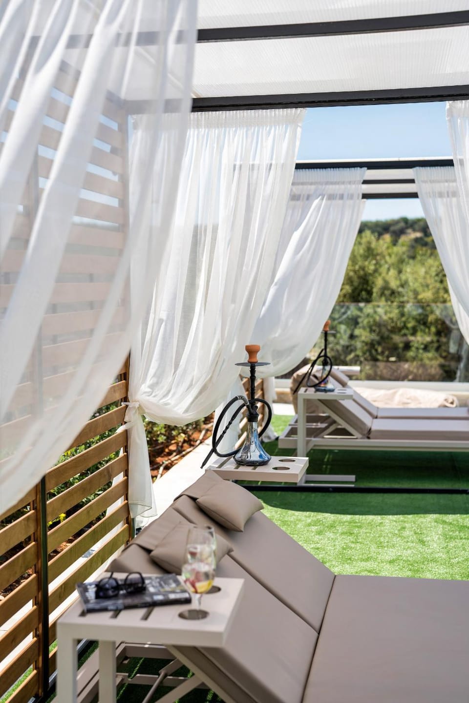 Bed, Day, Garden, View (from property/room), Photo of the whole room, Garden view, Pool view, Swimming pool, sunbed