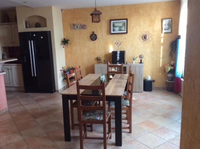 ÉTAGES PRIVÉE POUR 4 PERSONNES 2 CHAMBRES ET 1 SALE DE BAIN i Bed and Breakfast in Île-de-France