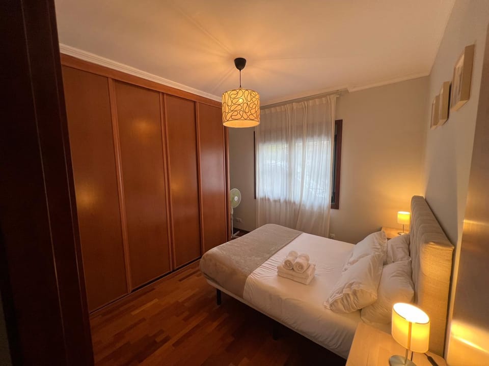 Bed, Photo of the whole room, Bedroom, towels, wardrobe