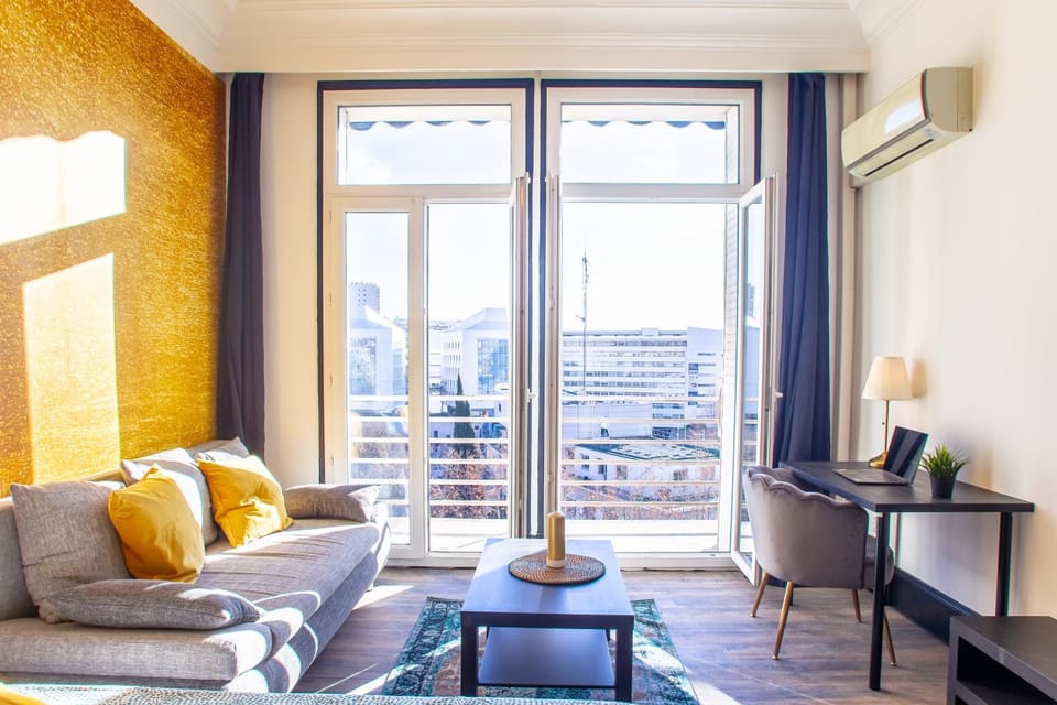 View (from property/room), Balcony/Terrace, Living room, Seating area