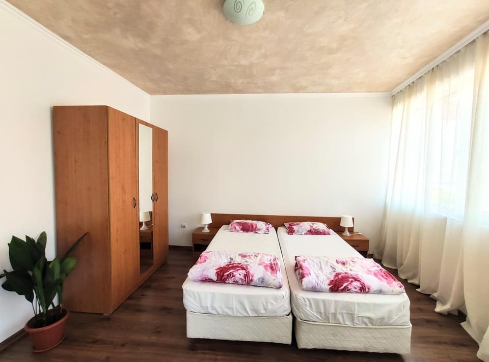 Bed, Photo of the whole room, Bedroom, wardrobe