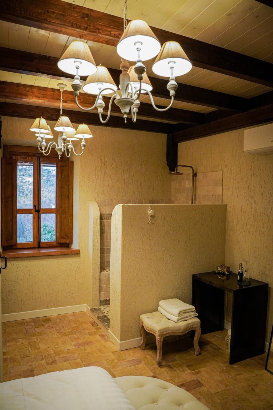 Shower, Bed, Bathroom, towels