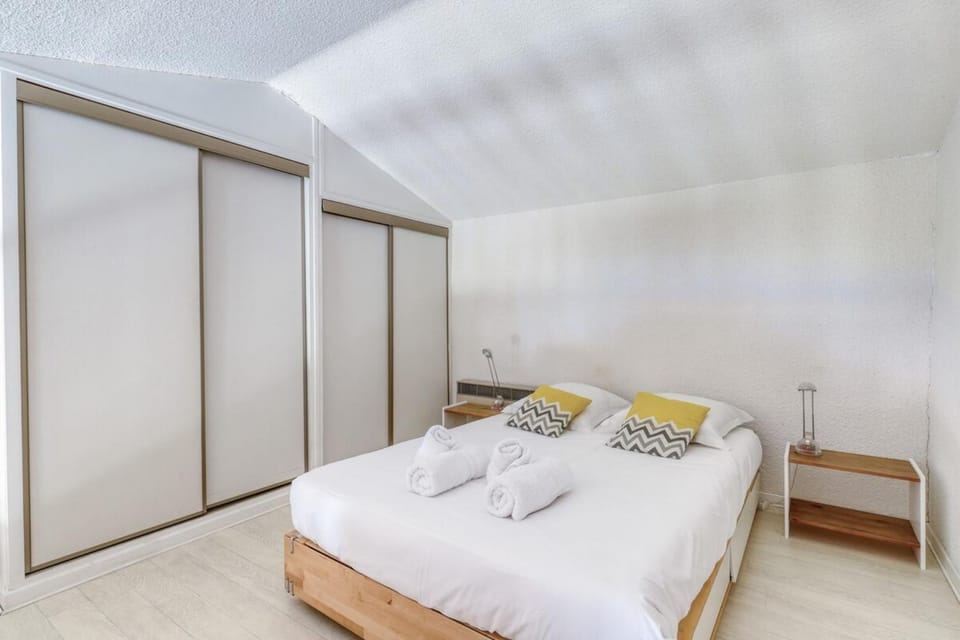 Direct access to the beach residence with swimming pool Apartment in Le Lavandou