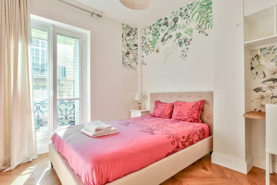Gorgeous apartment next to the Champs-Elysées Apartment in Paris