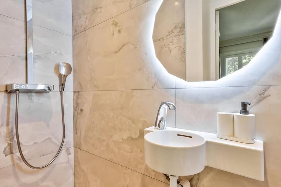 Gorgeous apartment next to the Champs-Elysées Apartment in Paris