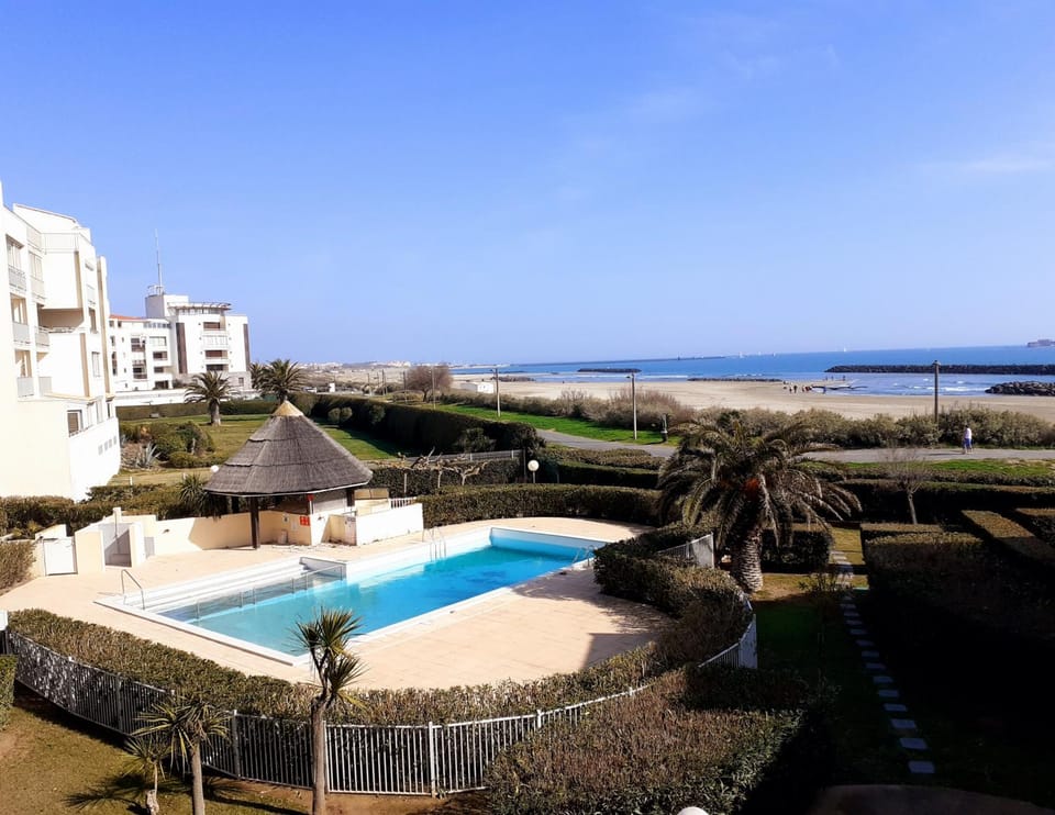 Pool view, Sea view