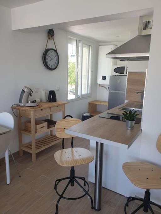 Kitchen or kitchenette, stove