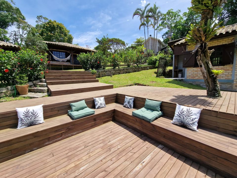 Garden, Living room, Seating area, Garden view