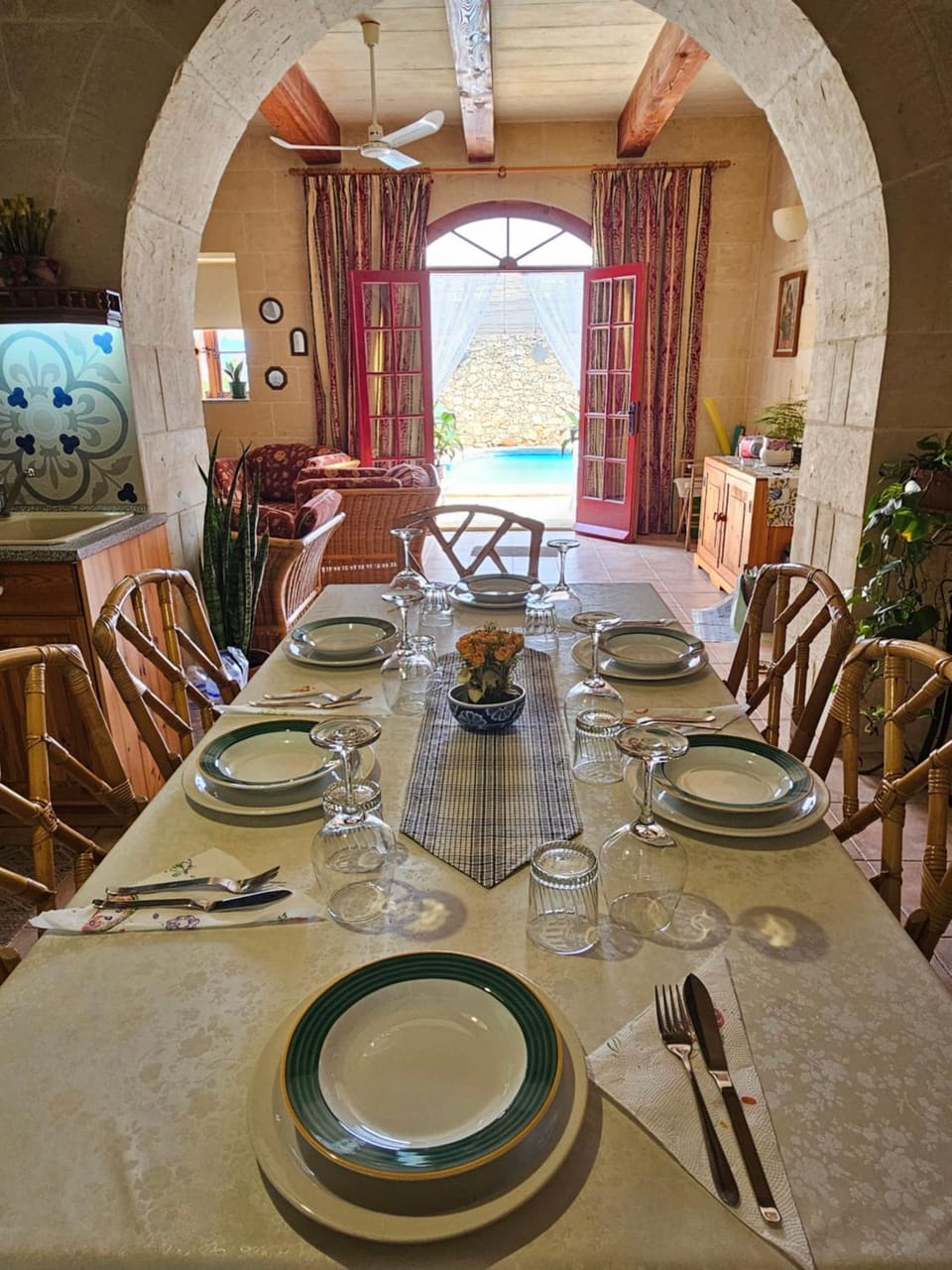 Stunning 3 bedroom Farmhouse with pool House in Malta