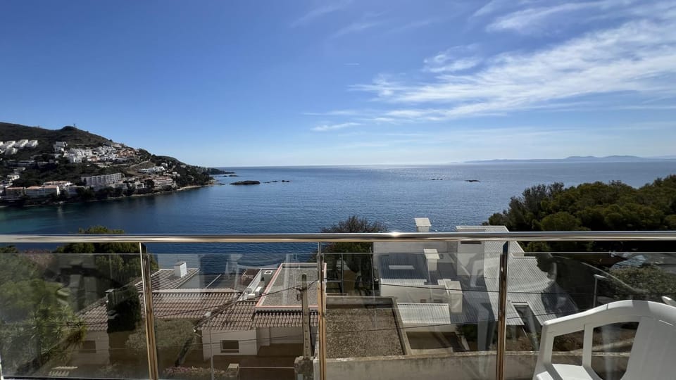 Apartamento vista mar y parking en Roses AV-27 Apartment in Roses