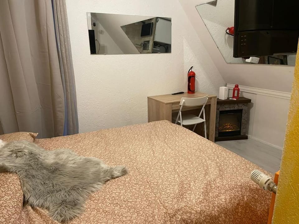 Bed, Photo of the whole room