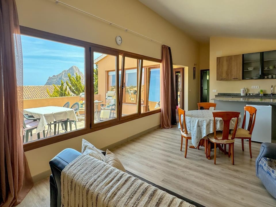 View (from property/room), Living room, Seating area, Landmark view, Landmark view, Mountain view, Quiet street view, Inner courtyard view