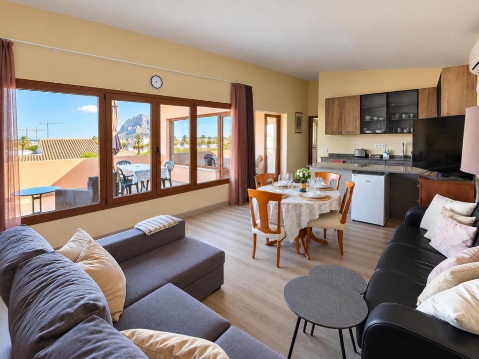 View (from property/room), Balcony/Terrace, Living room, Seating area, Dining area, City view, Landmark view, Landmark view, Mountain view, Mountain view, oven, kitchen