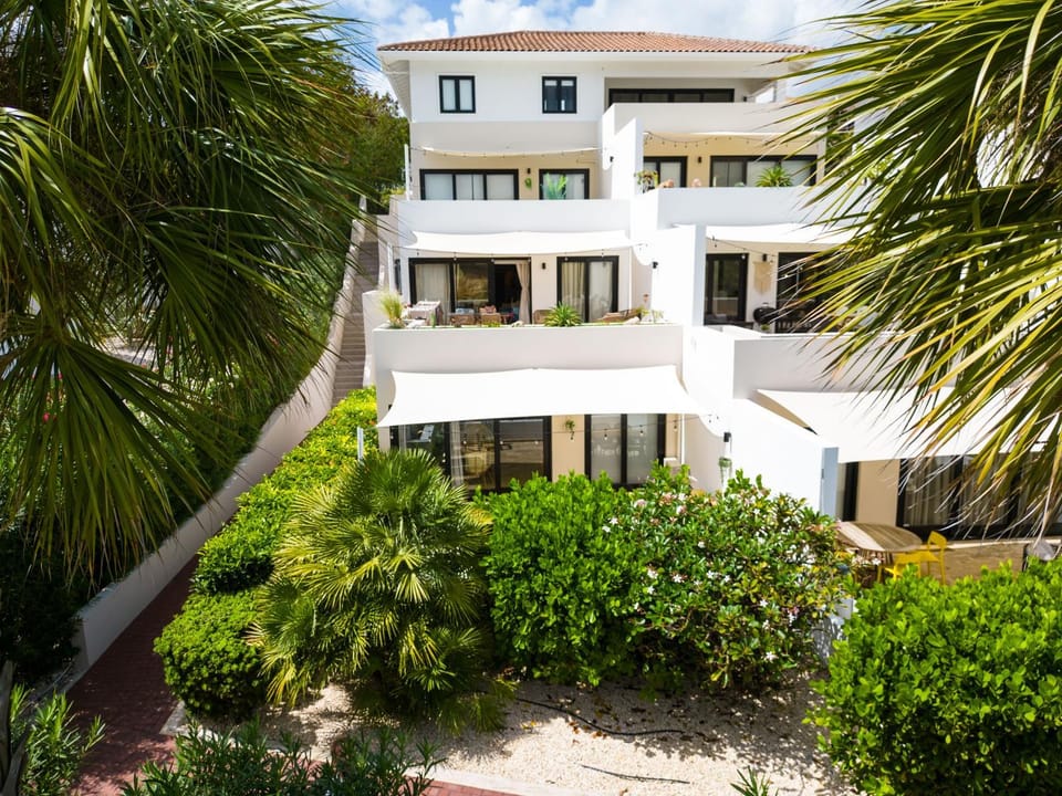 Property building, Garden, Balcony/Terrace