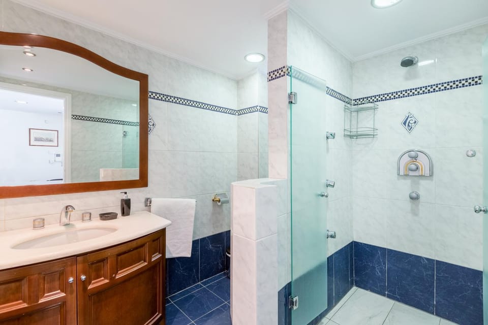 Bathroom, towels