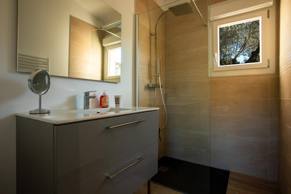 Bathroom, Living room