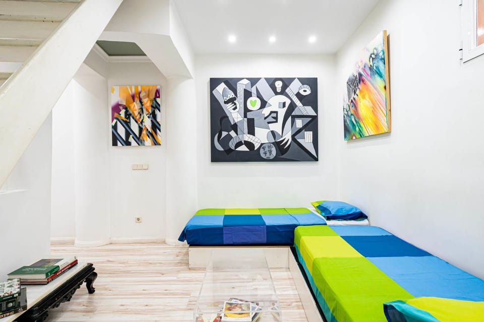 Bed, Living room