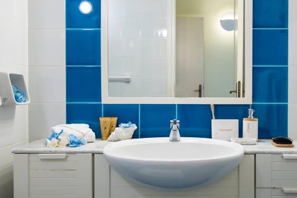 Bathroom, towels
