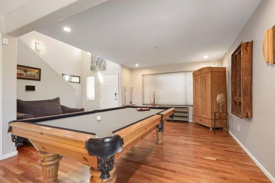 Sleeps 12 - Thornton - 25 Min to Downtown Denver House in Thornton