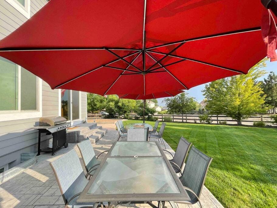 Sleeps 12 - Thornton - 25 Min to Downtown Denver House in Thornton