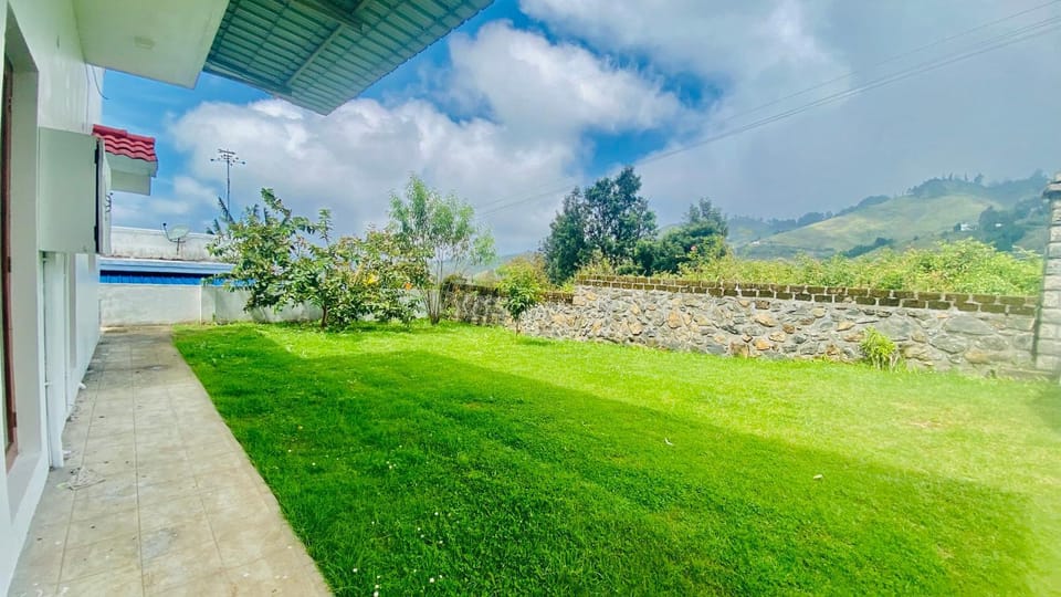 Property building, Day, Natural landscape, Garden, Garden view, Mountain view
