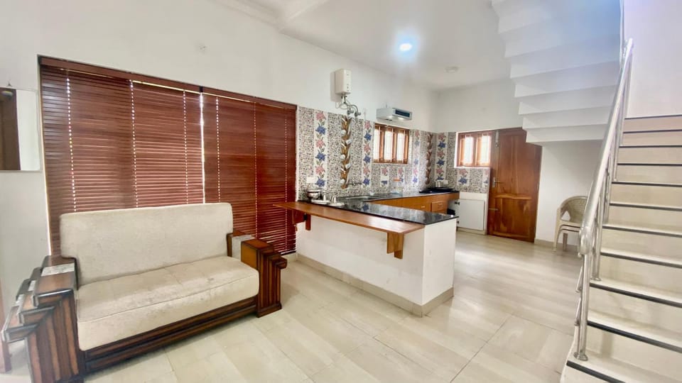 Kitchen or kitchenette, Living room, Seating area