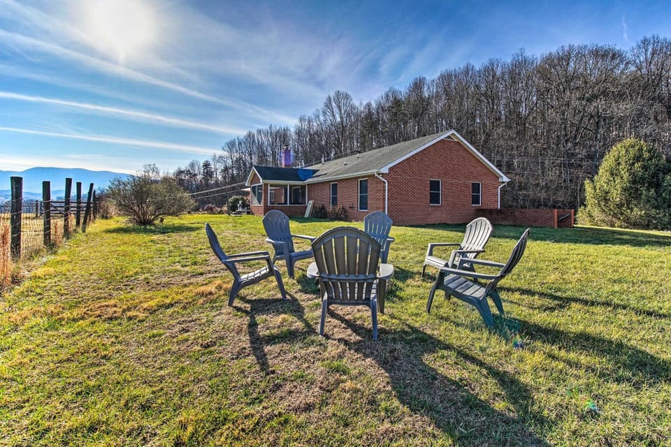 Home w/ Hot Tub Near Shenandoah Nat'l Park! House in Shenandoah Valley