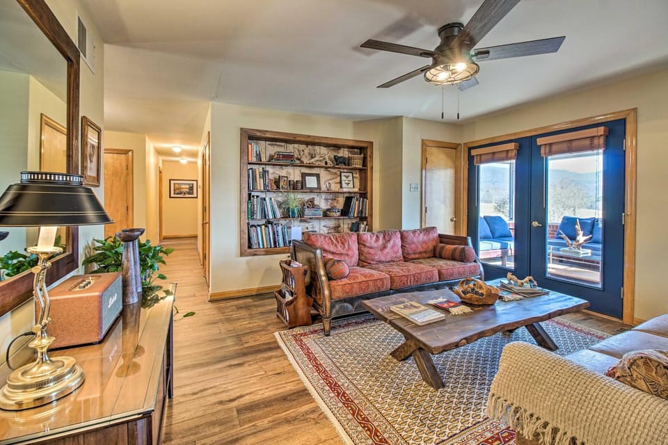 Home w/ Hot Tub Near Shenandoah Nat'l Park! House in Shenandoah Valley