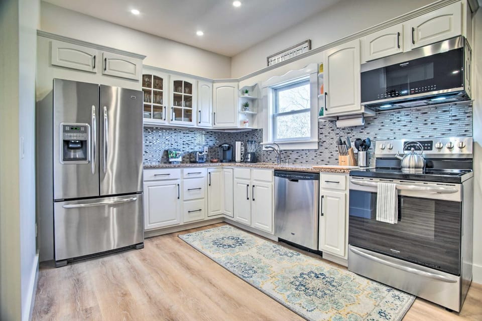 Modern Apt Near Martha's Vineyard Beaches! Apartment in Tisbury