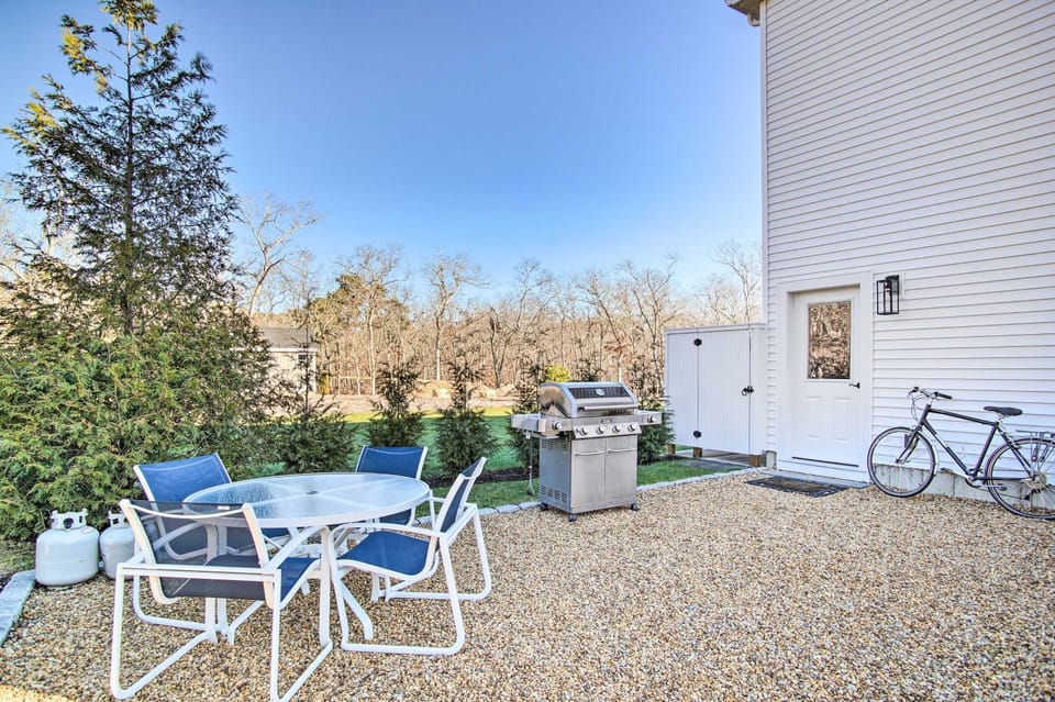 Modern Apt Near Martha's Vineyard Beaches! Apartment in Tisbury