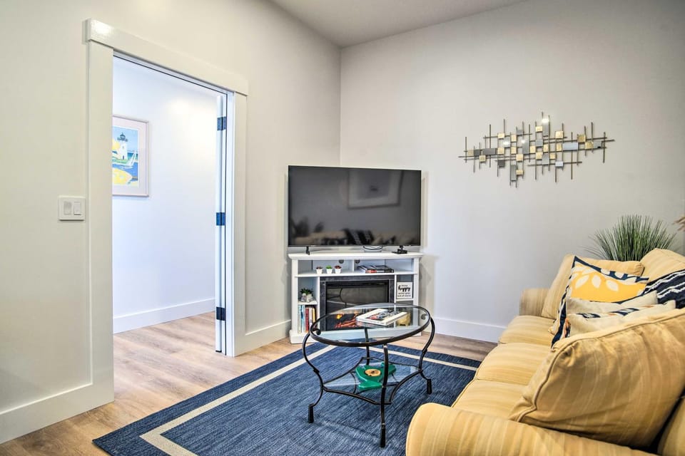 Modern Apt Near Martha's Vineyard Beaches! Apartment in Tisbury