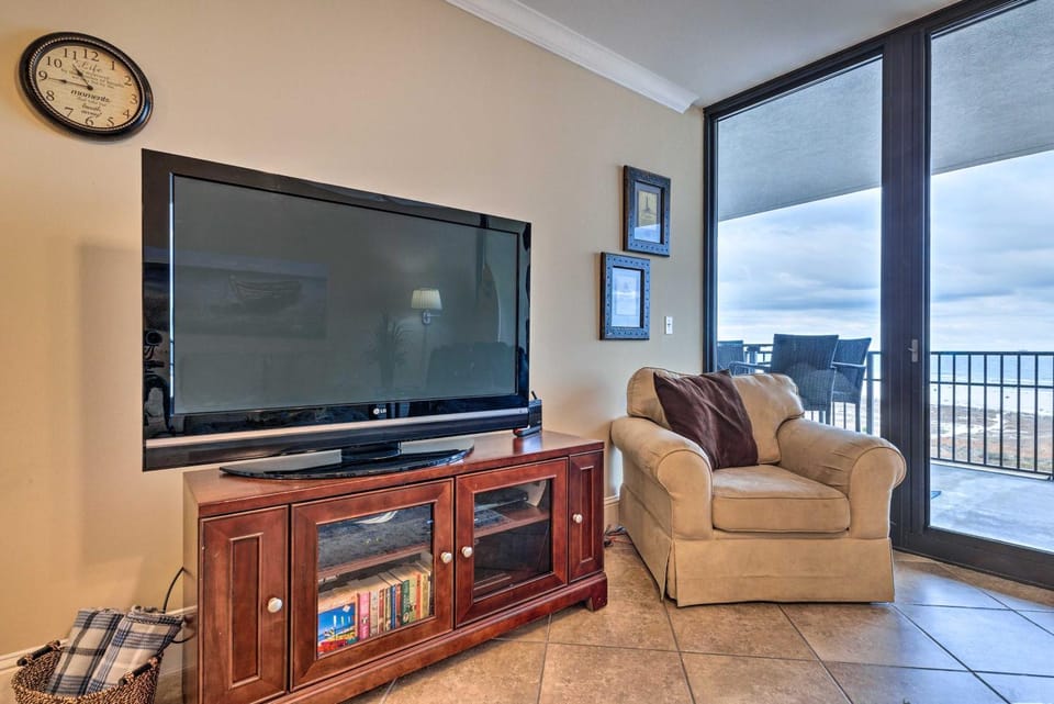 Beachfront Dauphin Island Condo: Pool Access! House in Dauphin Island