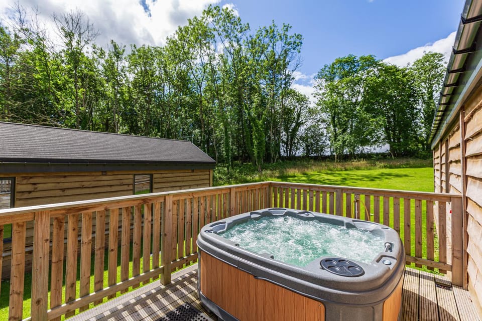 Natural landscape, Hot Tub, View (from property/room)