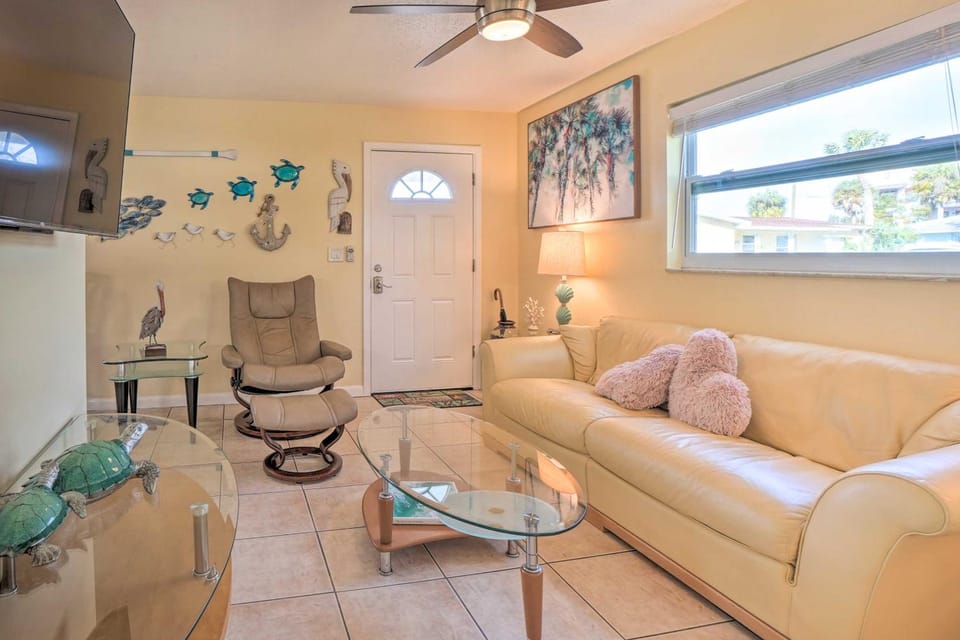 Pet-Friendly Dunedin Townhome w/ Private Yard House in Dunedin