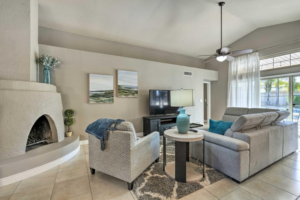 Near Golf! Snowbird Poolside Escape in Scottsdale House in Phoenix