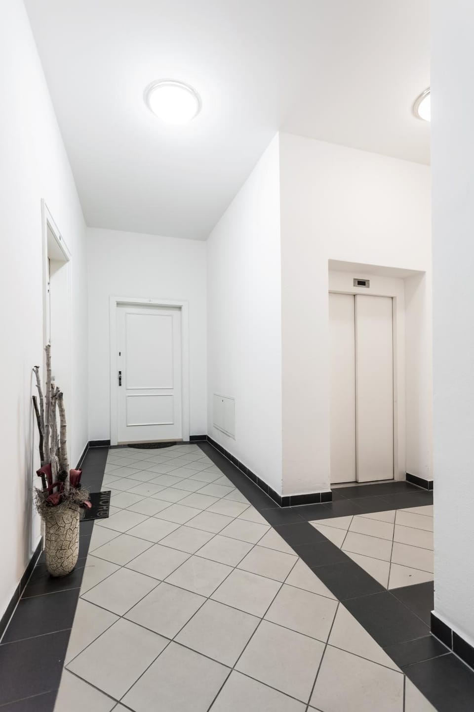 Facade/entrance, elevator