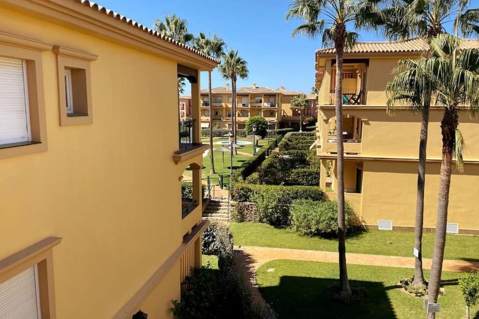 Property building, Day, Garden, Balcony/Terrace, Balcony/Terrace, Garden view