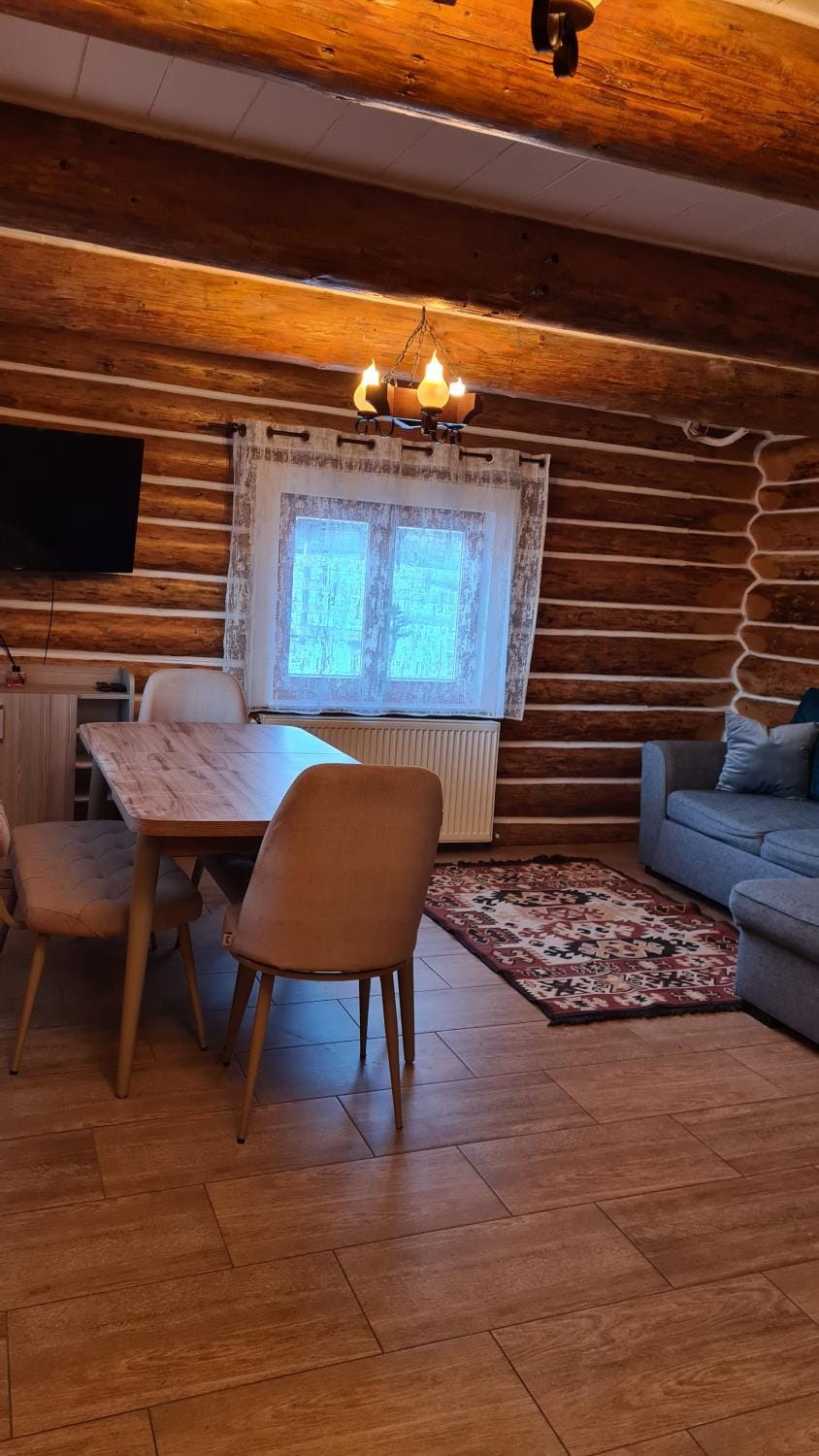 TV and multimedia, Seating area, Dining area