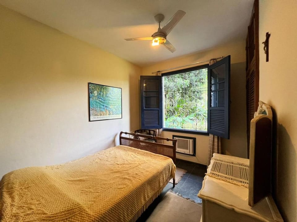 Bed, Photo of the whole room, Bedroom, fireplace